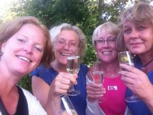 525319_567610773259918_1881618736_n